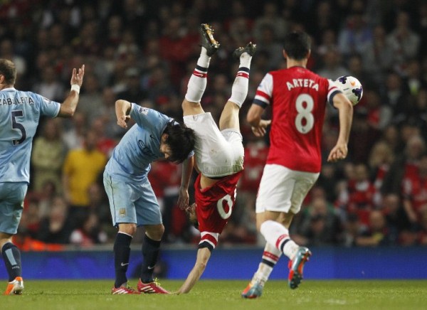 Arsenal's Mathieu Flamini (centre) and Manchester City's David Silva during an English Premier League match. The game ended 1-1. AFPpic