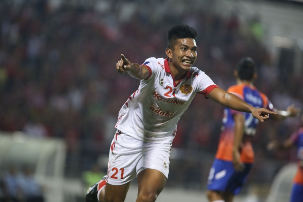 GLEE-Shakir-wheels-away-in-delight-after-putting-Kelantan-2-1-ahead.-Pictures-by-KAMARUL-AKHIRasiana.my_