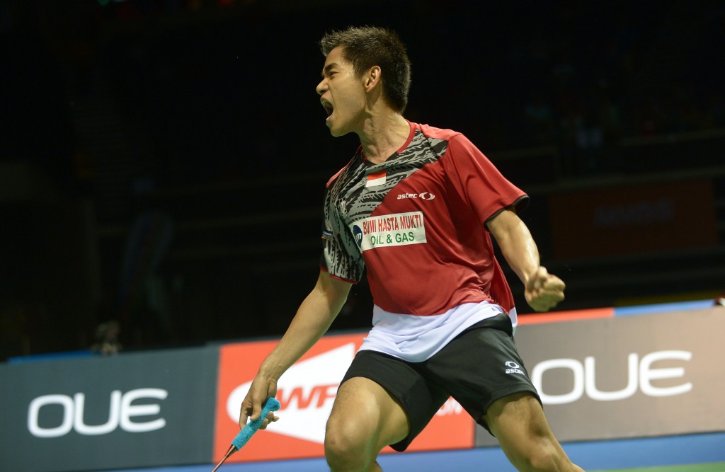 Simon Santoso of Indonesia reacts after defeating world number one Lee Chong Wei of Malaysia during the OUE Singapore Open badminton tournament men's final. Santoso beat Lee, 21-15, 21-10. (AFP PHOTO/ROSLAN RAHMAN)