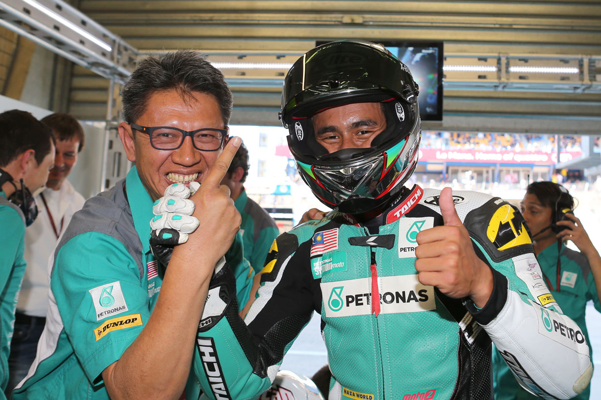 Hafizh celebrating his point with manager Barry Leong
