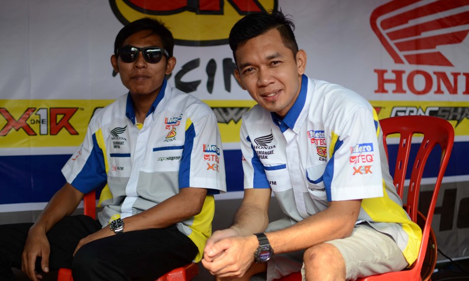 Zamri Baba (right) and Ahmad Fazrul Sham (left) are SCK Racing's two latest additions this season