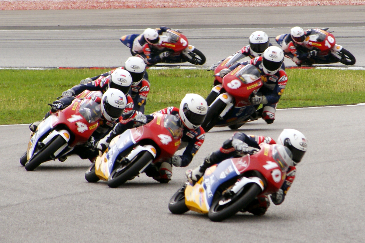 Young Zulhilmi snatches pole position for SIC Ninja 250 Cup