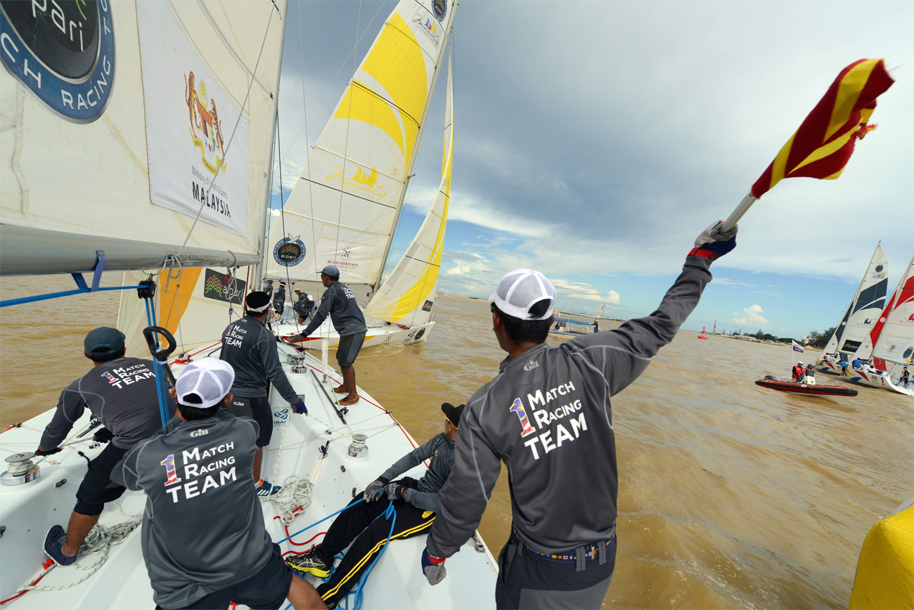 Hazwan and his 1Malaysia Match Racing Team in their race against Jeremy Koo and Sime Darby Foundation/1Malaysia Match Racing Team.