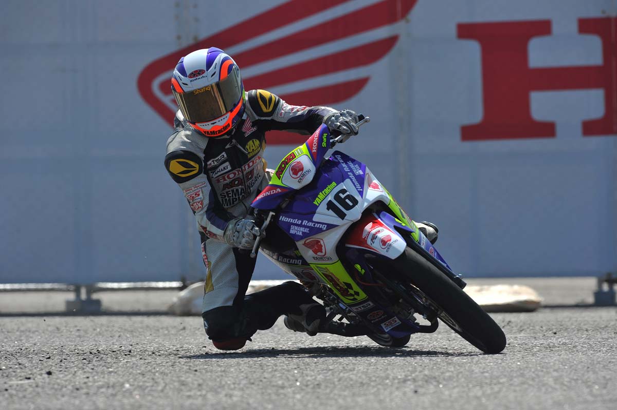 Pelumba Idemitsu Kozi Yam Honda Racing berada dalam kelompok lima pelumba terpantas dengan Mohd Shafiq Izzariq mencatat masa terpantas 51.012s.