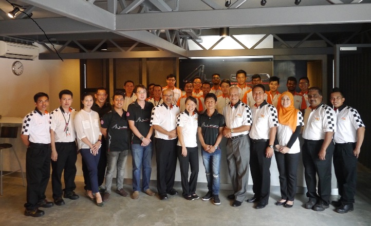 The board of directors from TOC Automotive College, students and lecturers together with team Aylezo.