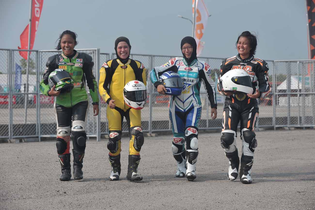 Empat wanita uji kemampuan di litar Cub Prix