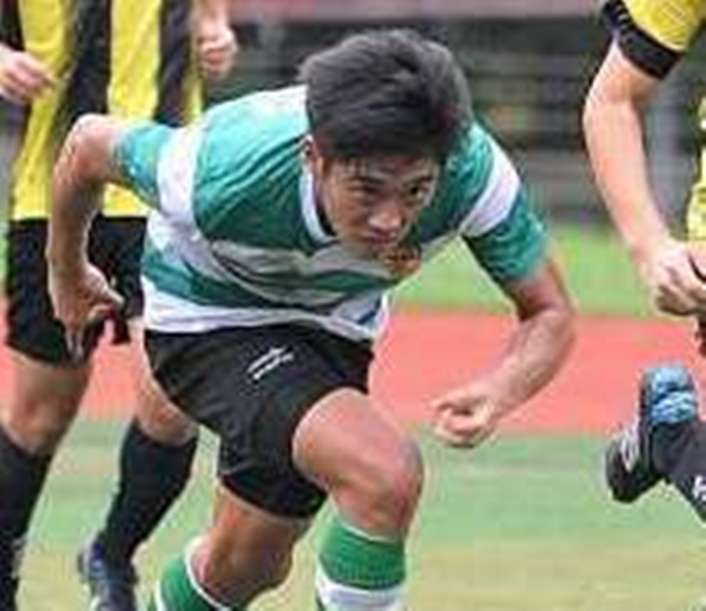 Schoolboy challenges referee and he’s right!