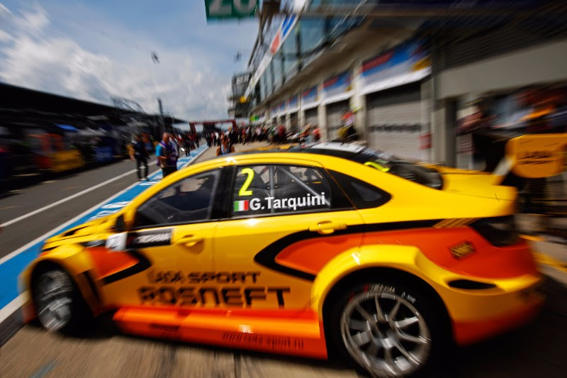 Strong results for LADA SPORT ROSNEEFT in incident-packed races on the Nordschleife.