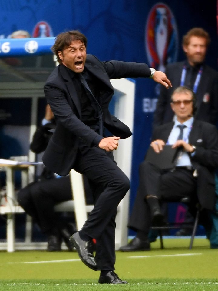 epa05394812 Italy's head coach Antonio Conte in action during the UEFA EURO 2016 round of 16 match between Italy and Spain at Stade de France in St. Denis, France, 27 June 2016. (RESTRICTIONS APPLY: For editorial news reporting purposes only. Not used for commercial or marketing purposes without prior written approval of UEFA. Images must appear as still images and must not emulate match action video footage. Photographs published in online publications (whether via the Internet or otherwise) shall have an interval of at least 20 seconds between the posting.) EPA/FILIP SINGER EDITORIAL USE ONLY