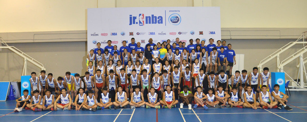 Group photo with Jim Wong, Senior Director of Global Marketing Partnerships, NBA Asia, Saw Chooi Lee, Managing Director, Dutch Lady, Representatives of the Ministry of Education, and all selected 40 boys and 24 girls at the Jr. NBA Malaysia 2016 presented by Dutch Lady Regional Selection Camp.