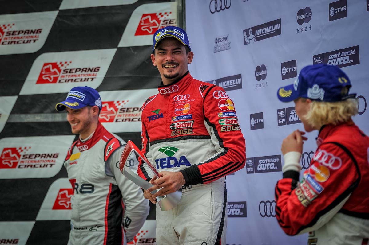 Yoong(center) and Picariello(left) share points lead after Sepang.