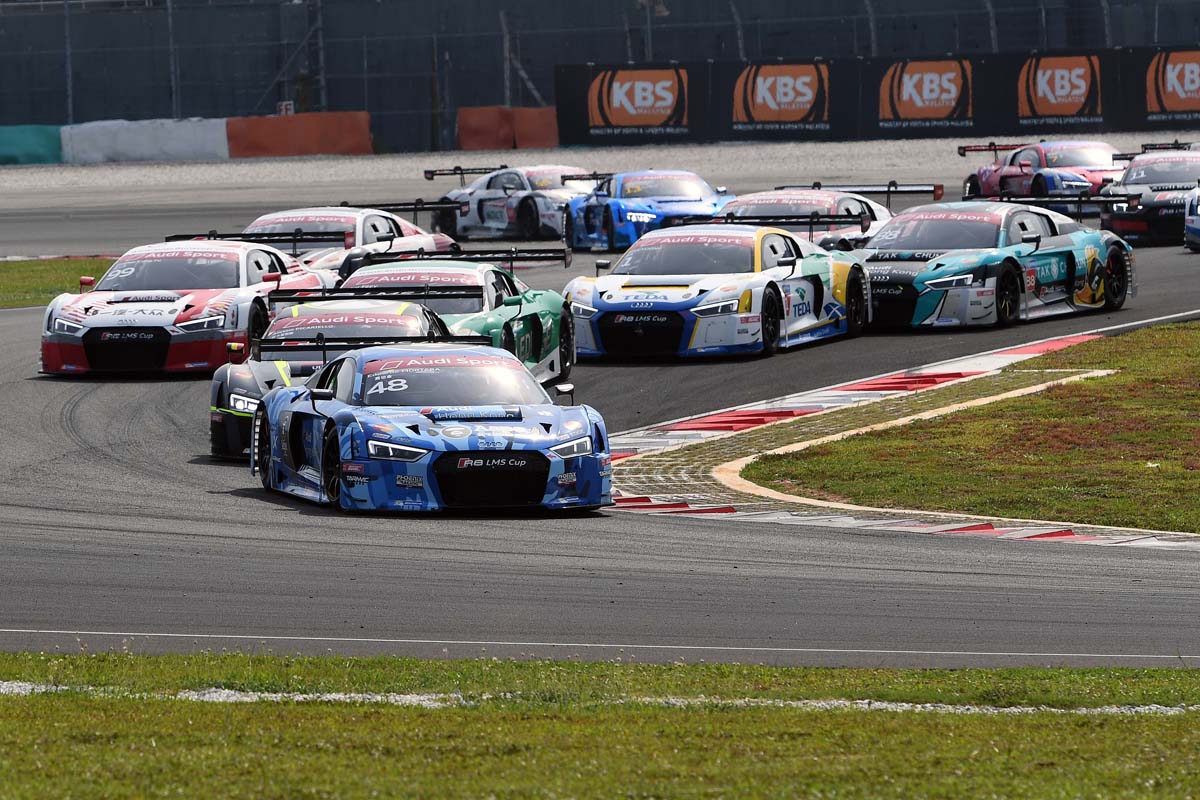 Edoardo Mortara (SWI) Phoenix Racing Asia leads Alessio Picariello (BEL) MGT Team by Absolute at the Start Race 2 of at Audi R8 LMS Cup, Rd5 and Rd6, Sepang, Malaysia, 13-14 August 2016.
