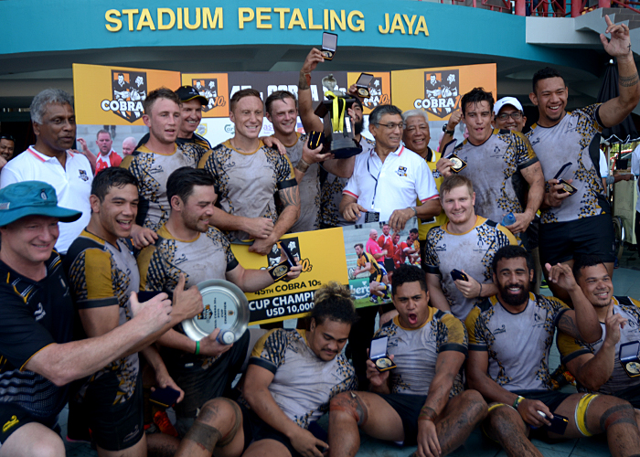 Pasukan Penguins International rangkul juara untuk kali ke-6 bagi edisi kejohanan ke-45. Foto – Sukandaily