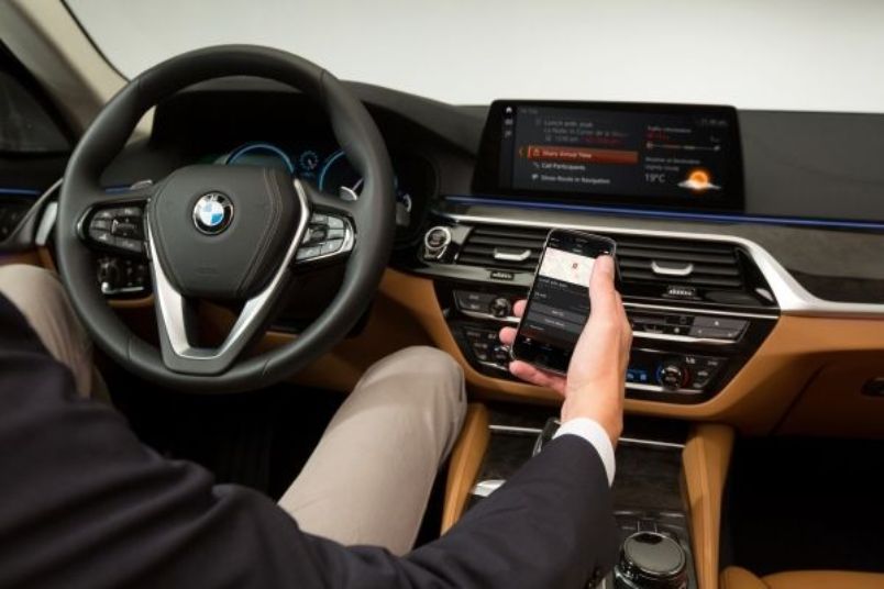 lowres_bmw-connected-in-the