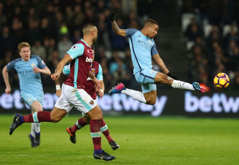 Jesus fires Man City, Jakupovic foils Man Utd