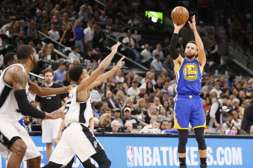 Curry, Durant shine as Warriors sweep into NBA Finals
