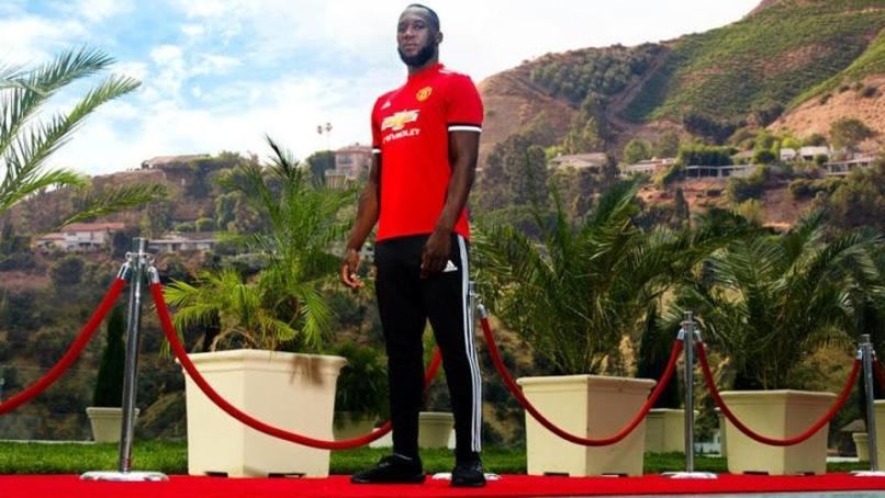 Lukaku completes record move to Manchester United