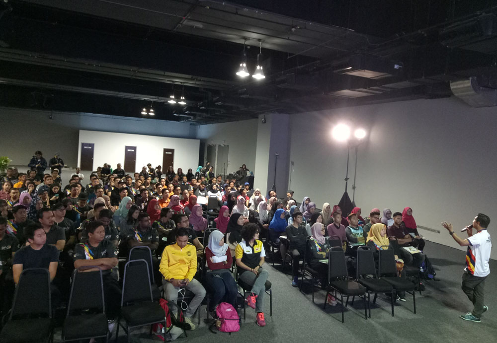 Some 200 volunteers attended a special media briefing and simulation at the Main Press Centre at the Malaysia International Trade and Exhibition Centre in Jalan Duta on Saturday (5 Aug 2017).