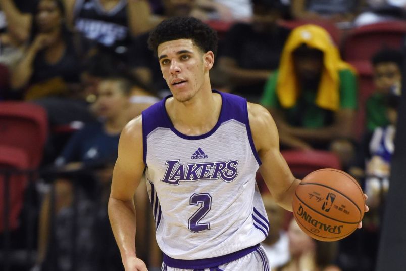 Lakers play safe with injured rookie Ball