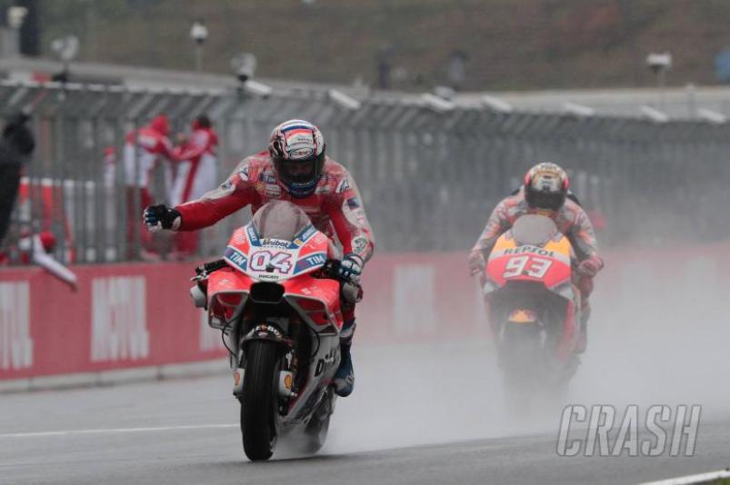 Dovizioso wins last-lap thriller to cut Marquez lead