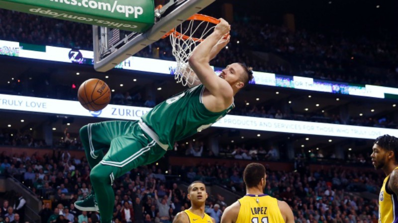 Celtics roll past Lakers for 10th straight win