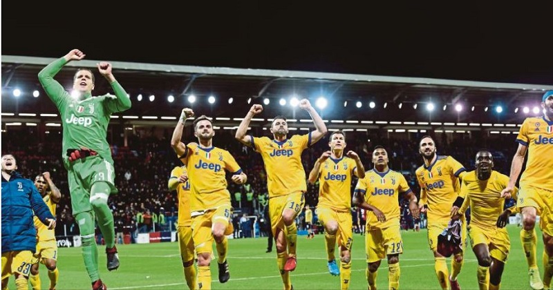 Juventus ready to pounce as Napoli face stiff Lazio test