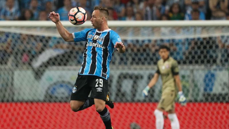 Barcelona agree option to buy Brazilian star Arthur
