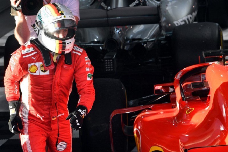 Vettel holds off Hamilton to win Australian GP thriller