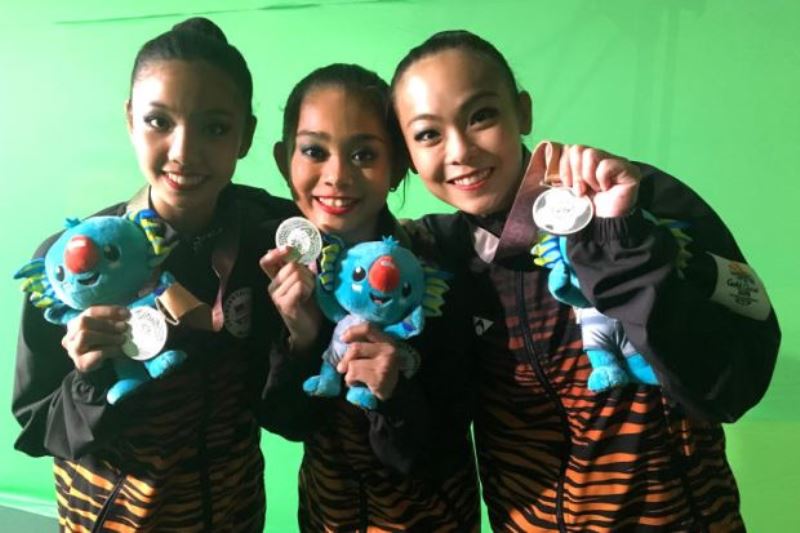 Pingat perak dari trio gimrama
