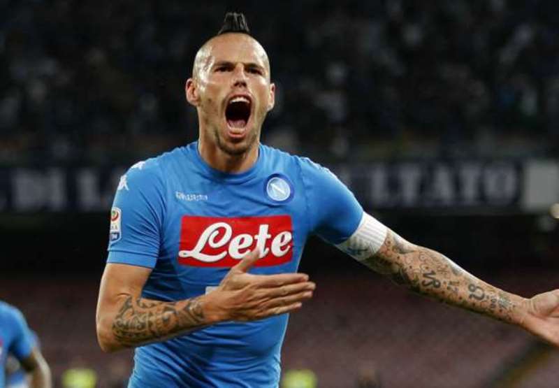 Napoli skipper bids farewell to Reina but not title dream