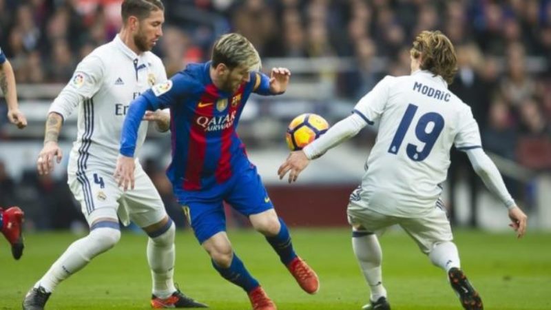 Barca desperate to maintain unbeaten La Liga record – Digne