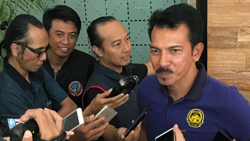 Let them serenade you boys, says Raja Azlan