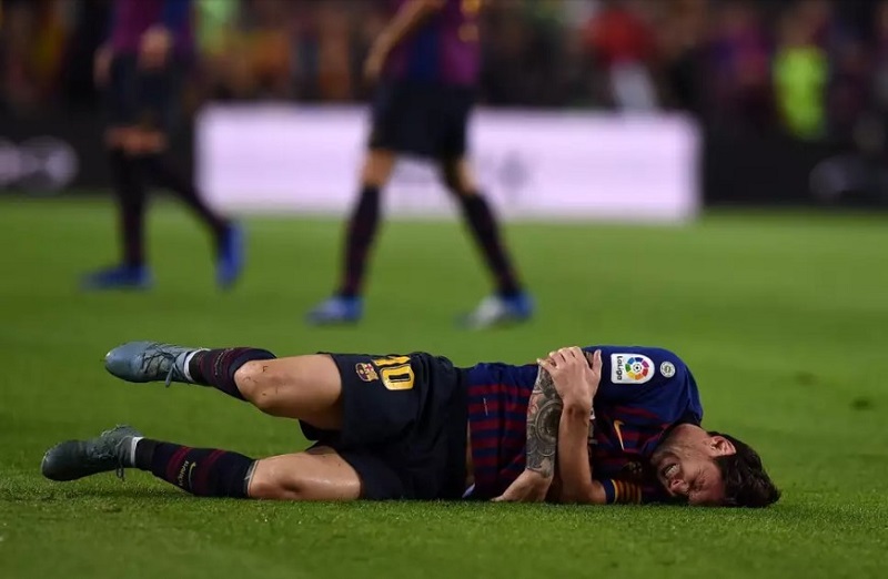Messi injury gives Barca and Dembele chance to prove their worth