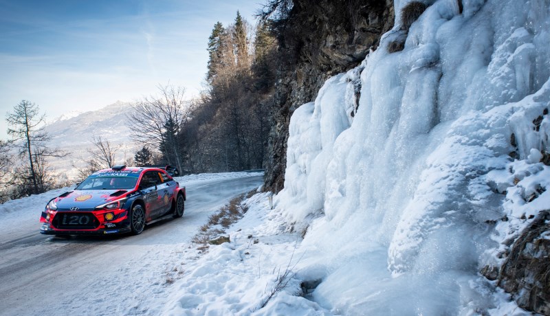 Sébastien Ogier and Thierry Neuville deliver battle royale
