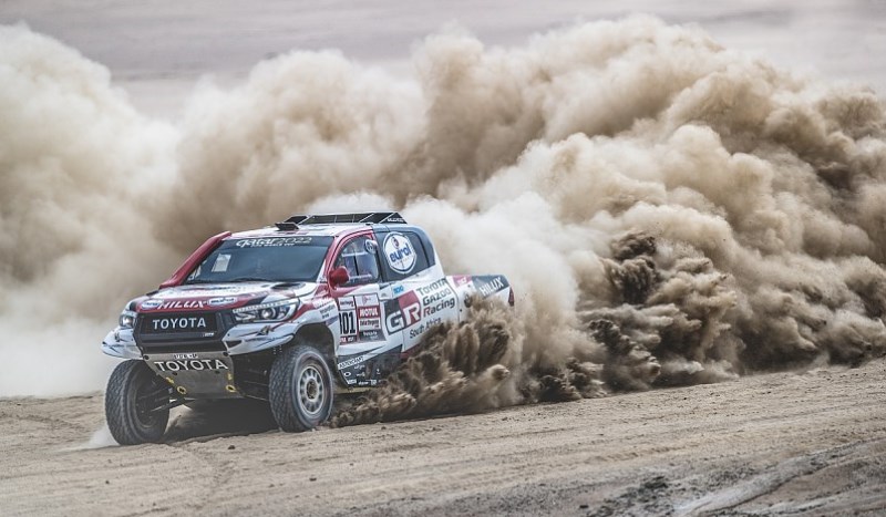 Al-Attiyah wins the stage as Dakar legend Peterhansel crashes out