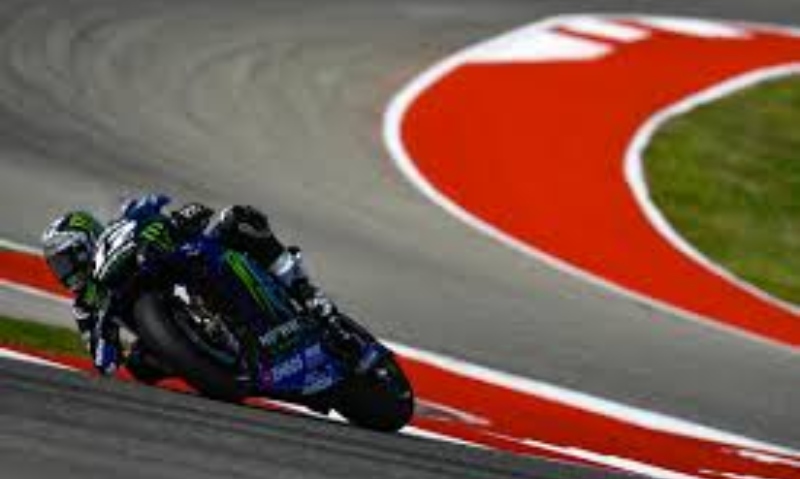 Yamahas take the fight to Marquez on Day 1